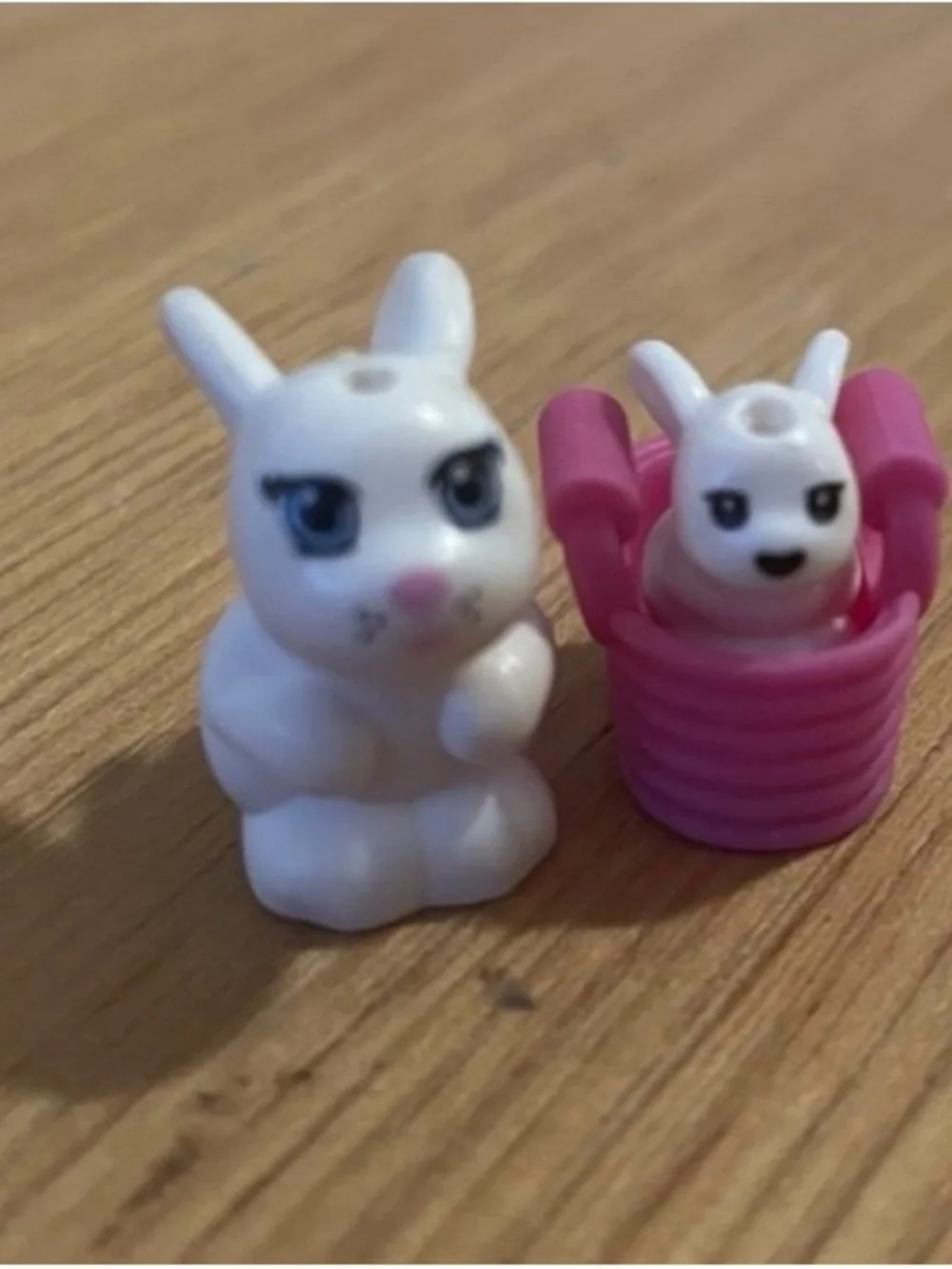 LEGO friends White Bunny Small Pet Toy Set with Pink Accessory - Picture 2 of 5